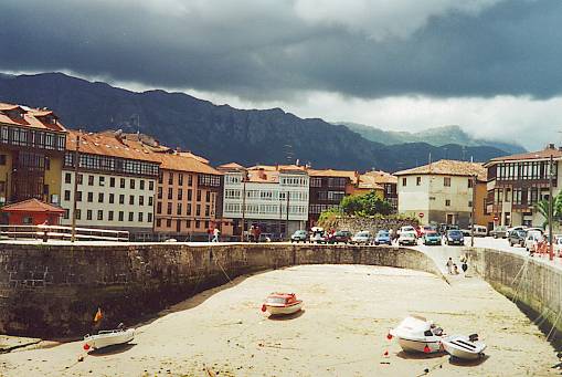 Llanes